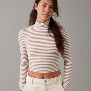 AE Long-Sleeve Cropped Hey Baby Mock Neck Tee